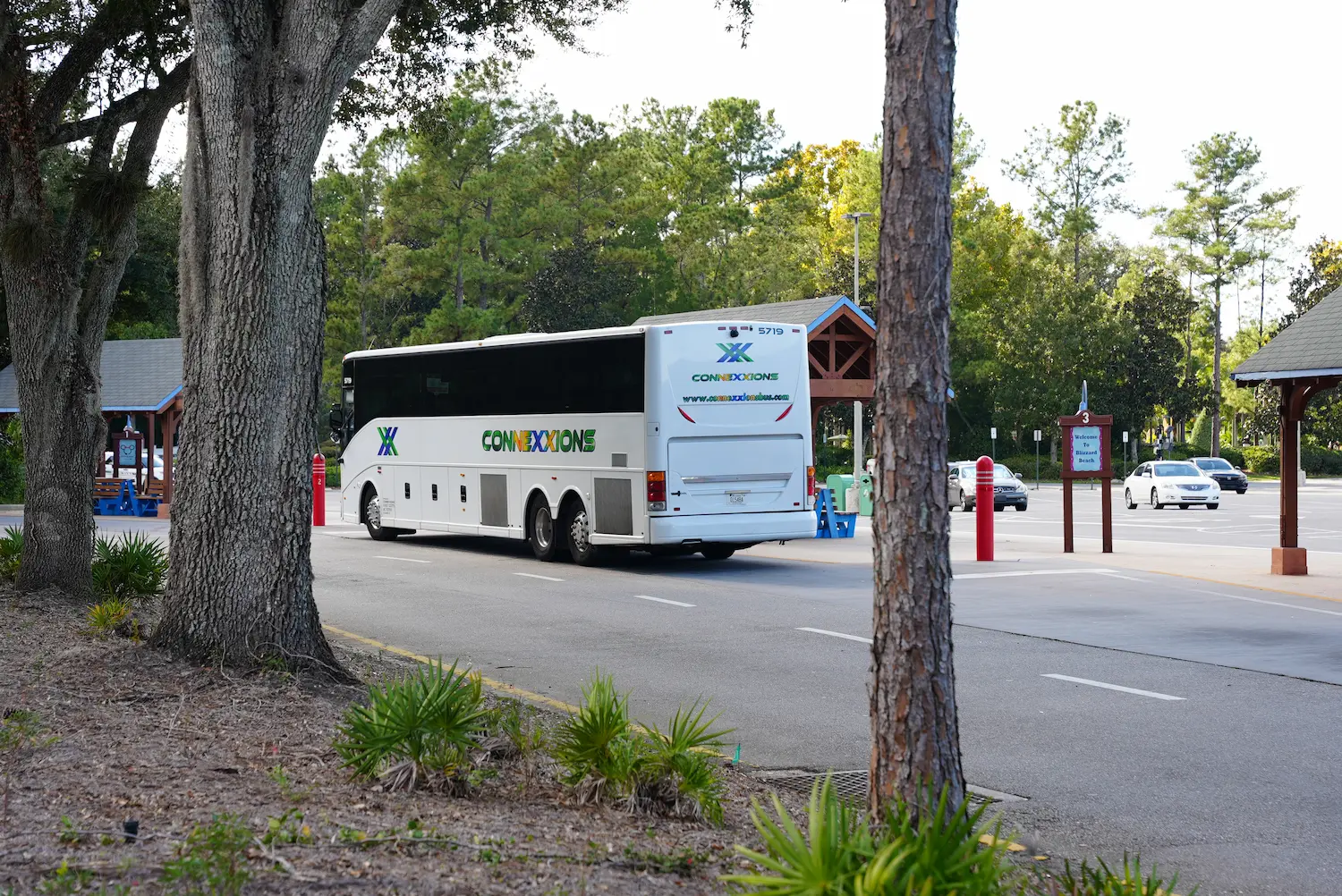 Large group boarding a Connexxions motorcoach for an Orlando theme park day