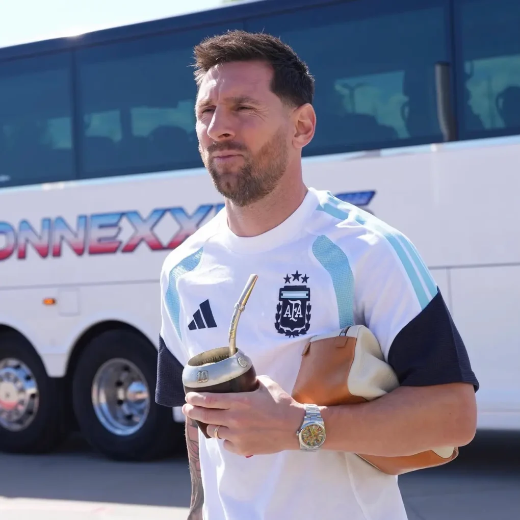 Messi Connexxions Bus
